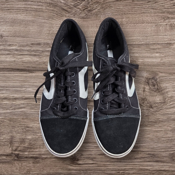 Athletic Works Black and White Men's Sneakers Size 9 - Picture 1 of 7